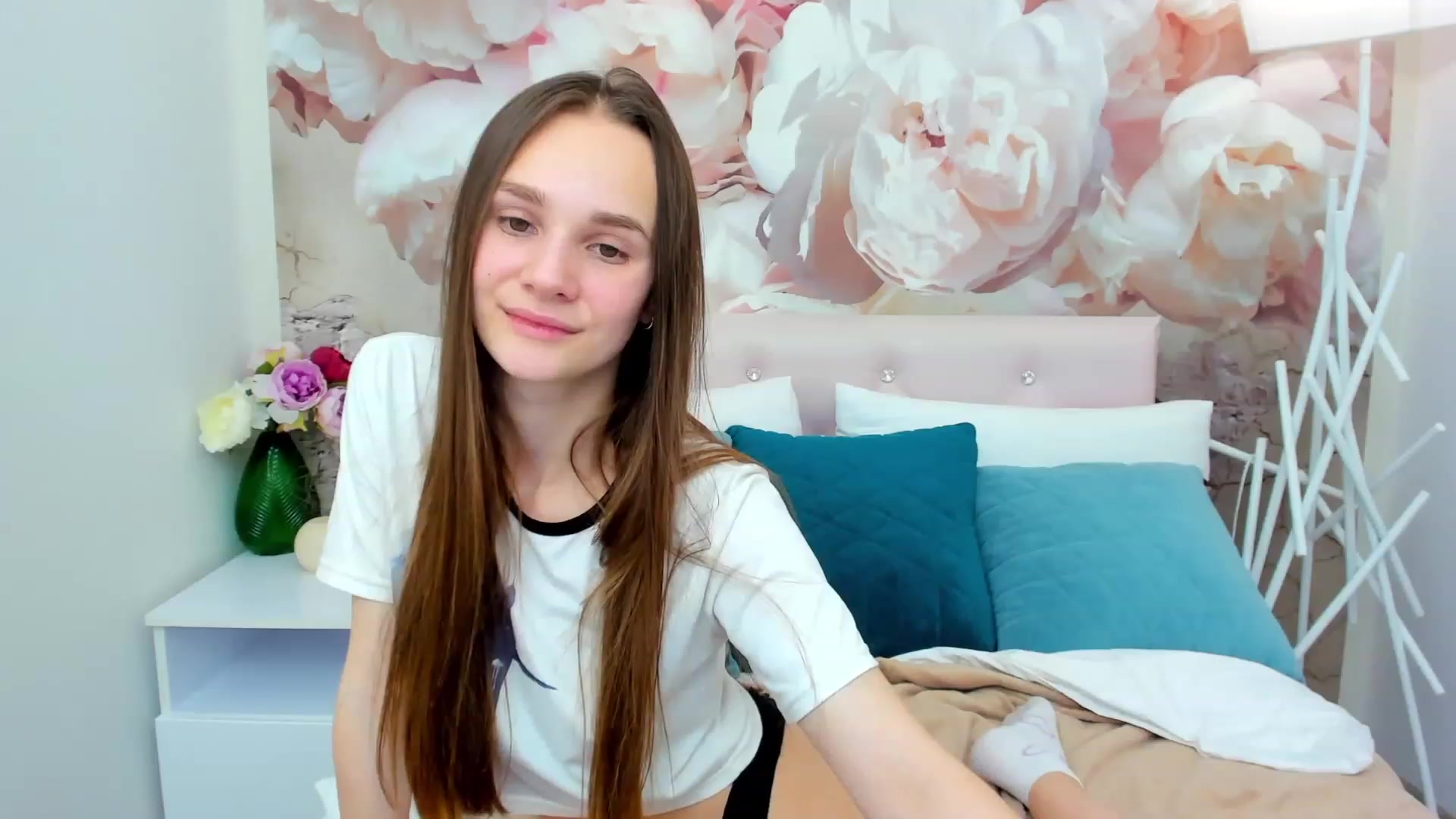 Gallery image thumbnail from AfinaShy's myfreecams stream on, 02/04/2023, 12:09 image 13 of 20