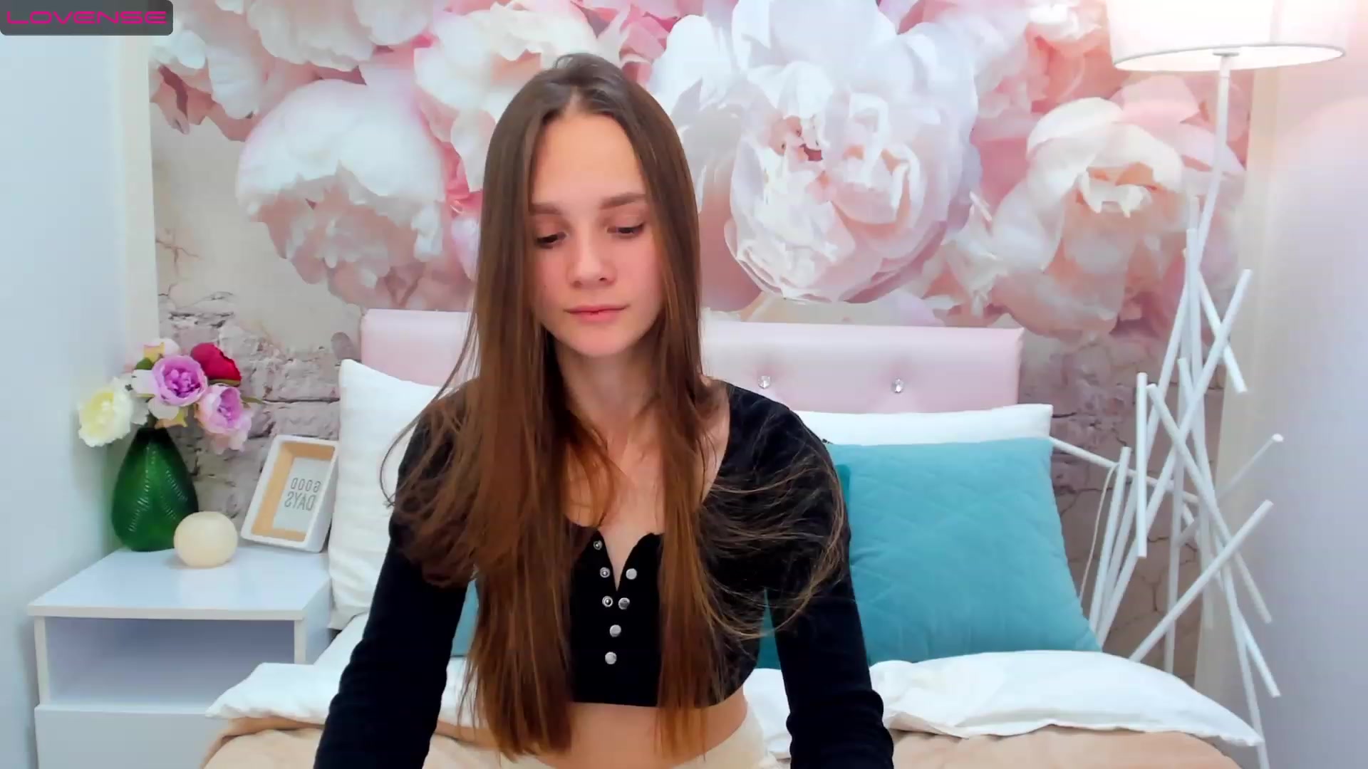 Gallery image thumbnail from AfinaShy's myfreecams stream on, 02/05/2023, 11:17 image 15 of 20