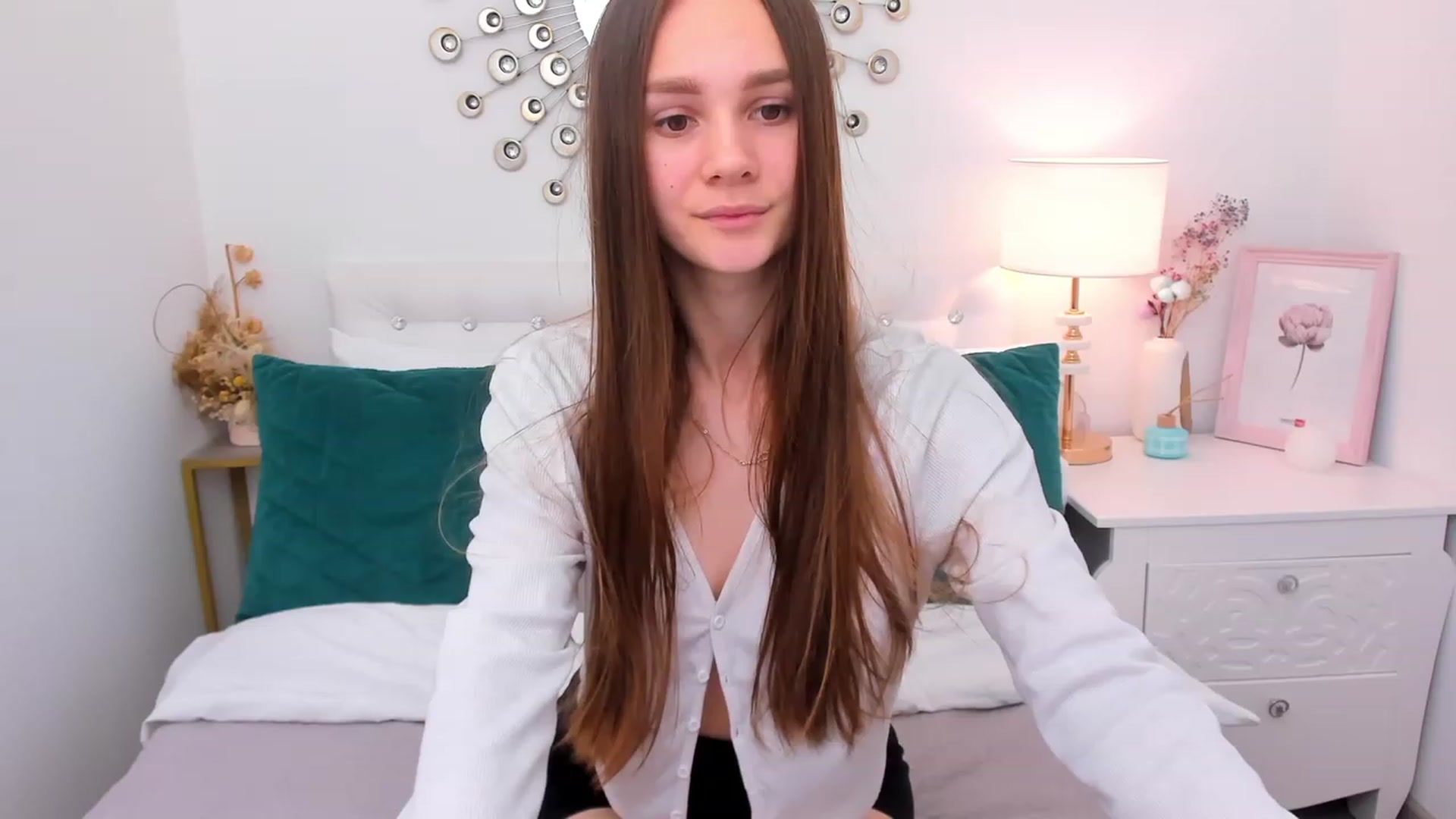Gallery image thumbnail from AfinaShy's myfreecams stream on, 02/10/2023, 10:19 image 9 of 20