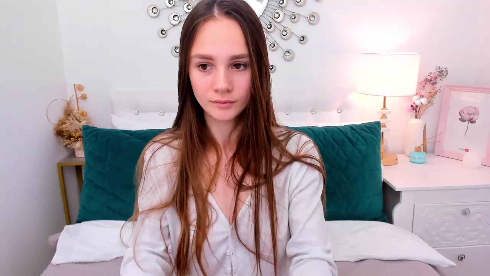 Gallery image thumbnail from AfinaShy's myfreecams stream on, 02/10/2023, 11:22 image 12 of 20