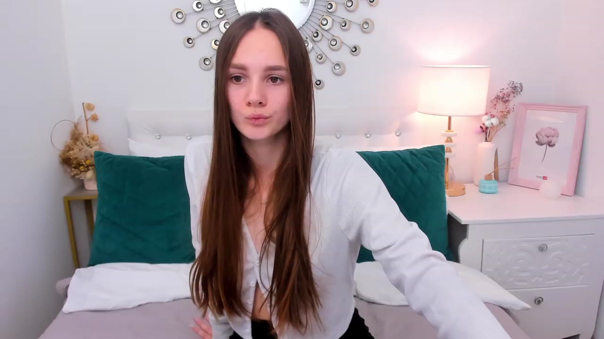 Gallery image thumbnail from AfinaShy's myfreecams stream on, 02/10/2023, 11:22 image 2 of 20