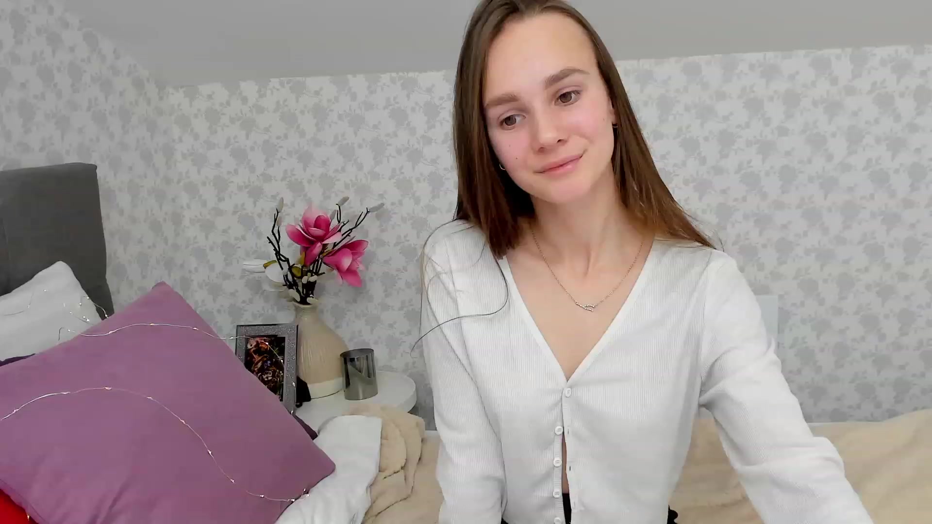 Gallery image thumbnail from AfinaShy's myfreecams stream on, 02/10/2023, 13:32 image 14 of 20