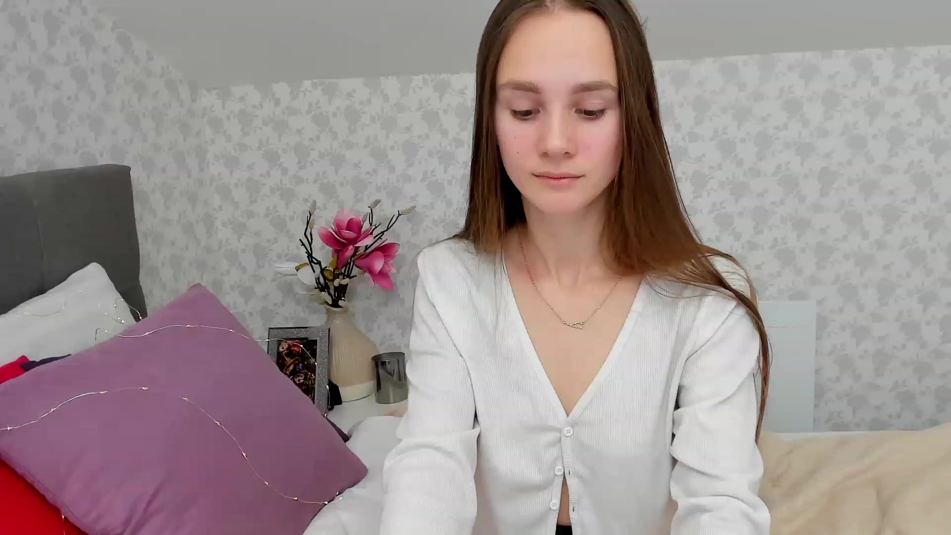 Gallery image thumbnail from AfinaShy's myfreecams stream on, 02/10/2023, 13:32 image 18 of 20