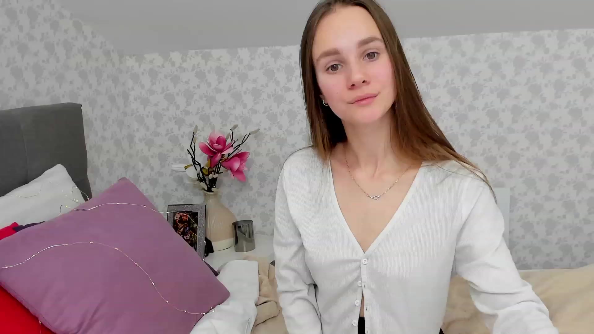 Gallery image thumbnail from AfinaShy's myfreecams stream on, 02/10/2023, 13:32 image 17 of 20