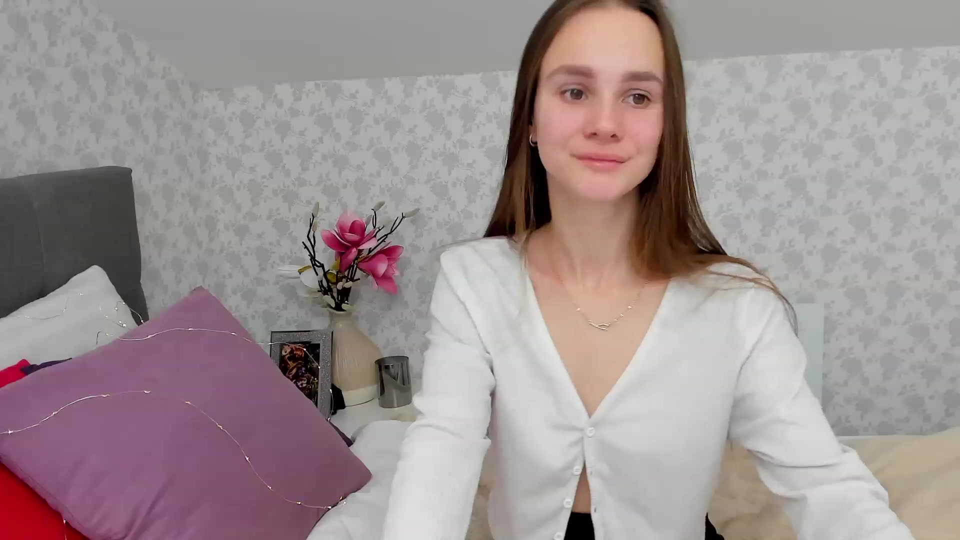 Gallery image thumbnail from AfinaShy's myfreecams stream on, 02/10/2023, 13:32 image 16 of 20