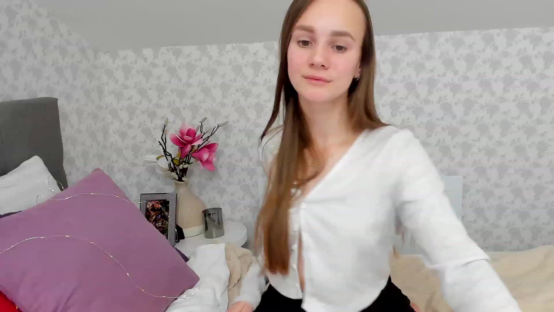 Gallery image thumbnail from AfinaShy's myfreecams stream on, 02/10/2023, 13:32 image 10 of 20