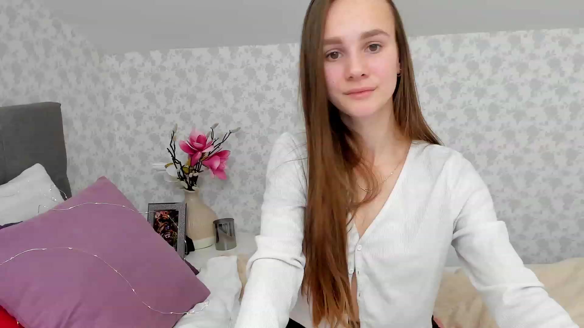 Gallery image thumbnail from AfinaShy's myfreecams stream on, 02/10/2023, 13:32 image 8 of 20