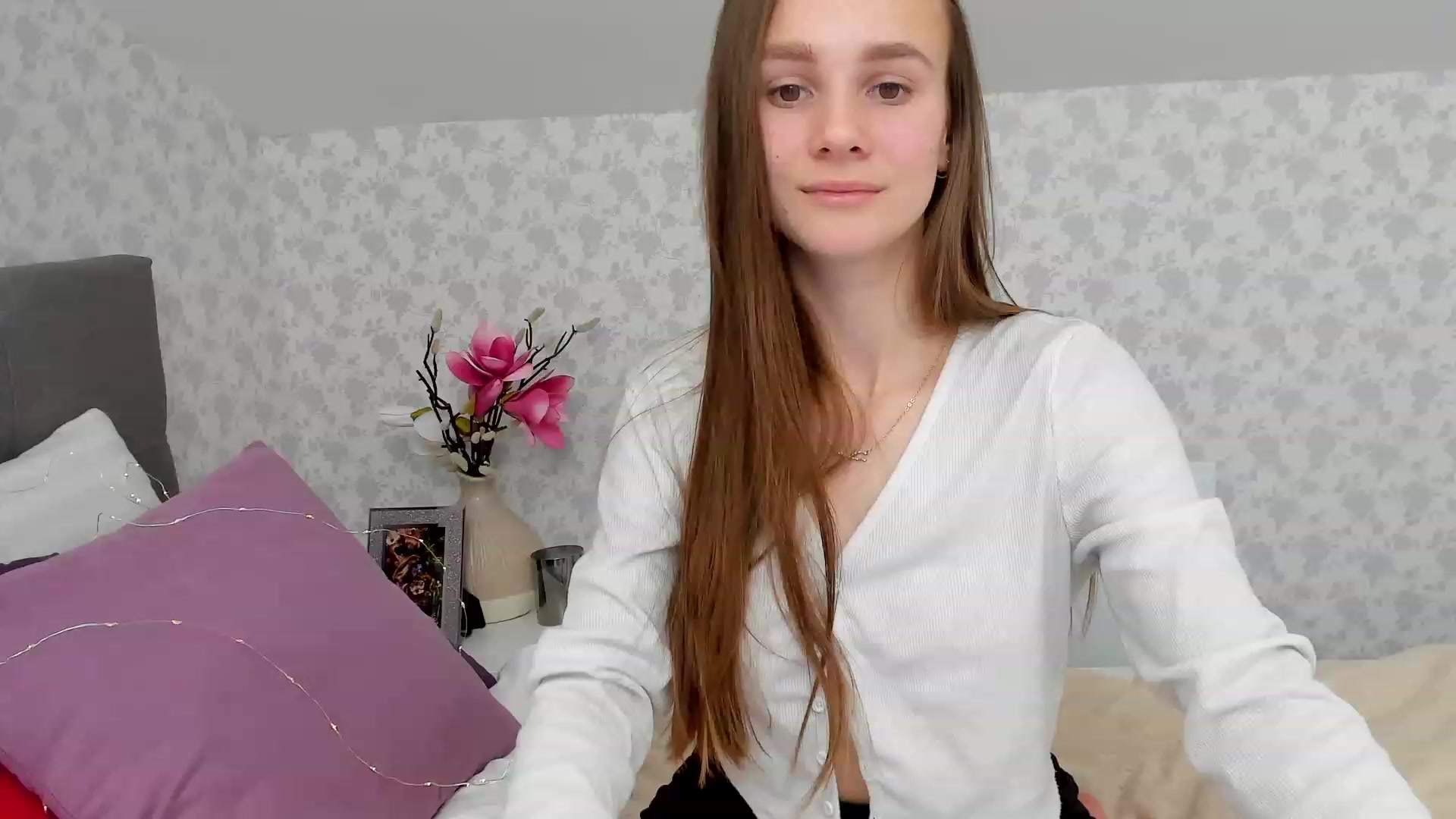 Gallery image thumbnail from AfinaShy's myfreecams stream on, 02/10/2023, 13:32 image 5 of 20