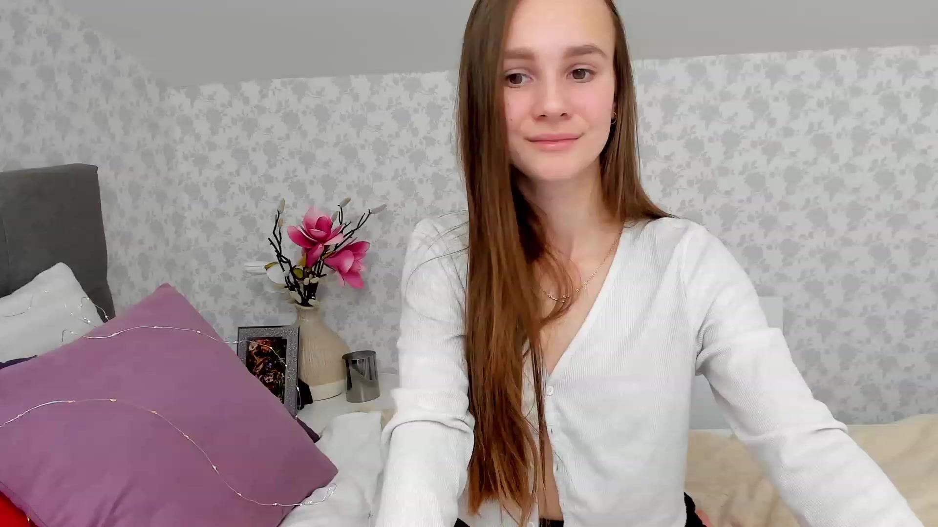 Gallery image thumbnail from AfinaShy's myfreecams stream on, 02/10/2023, 13:32 image 6 of 20