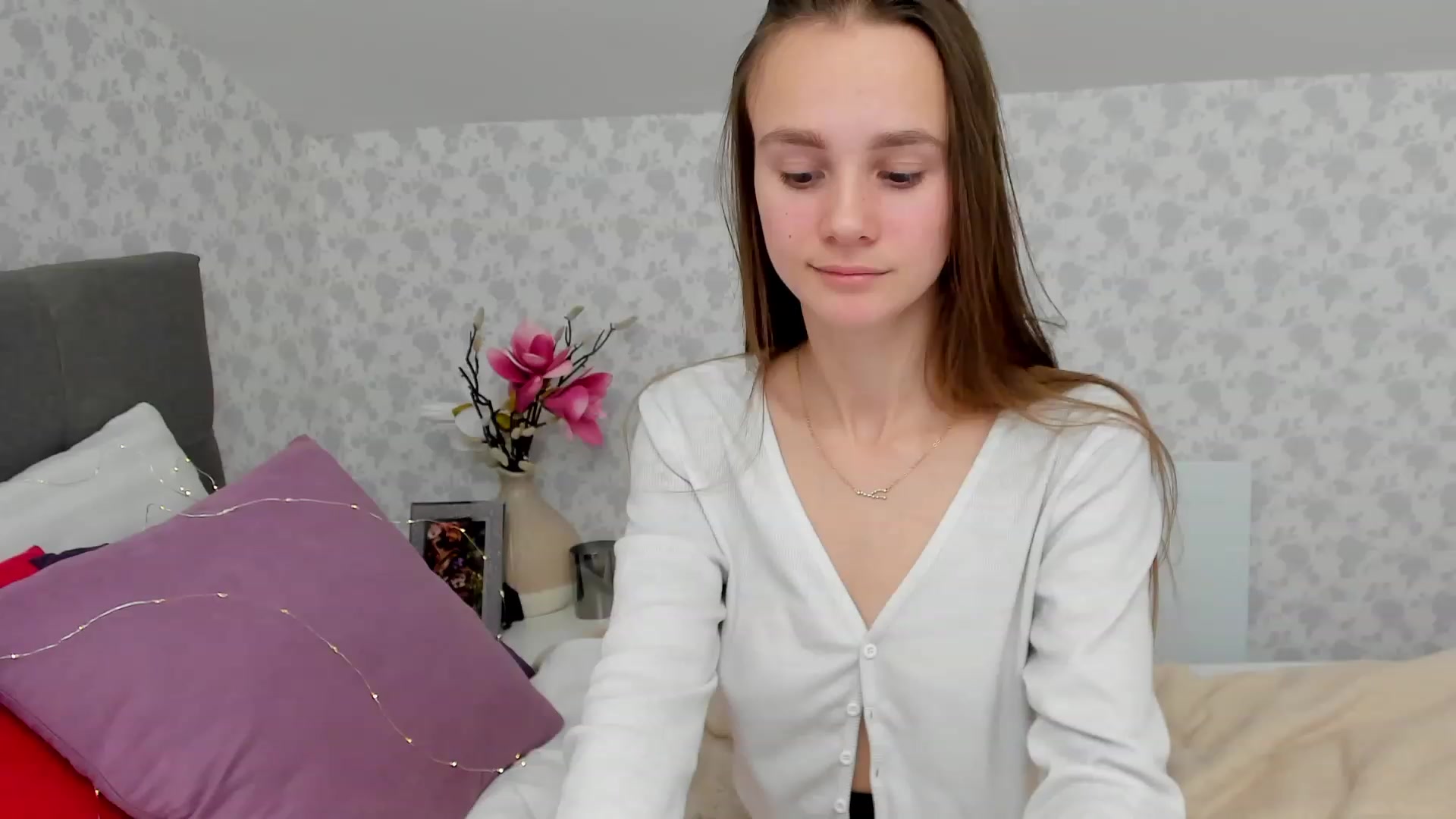 Gallery image thumbnail from AfinaShy's myfreecams stream on, 02/10/2023, 13:32 image 15 of 20