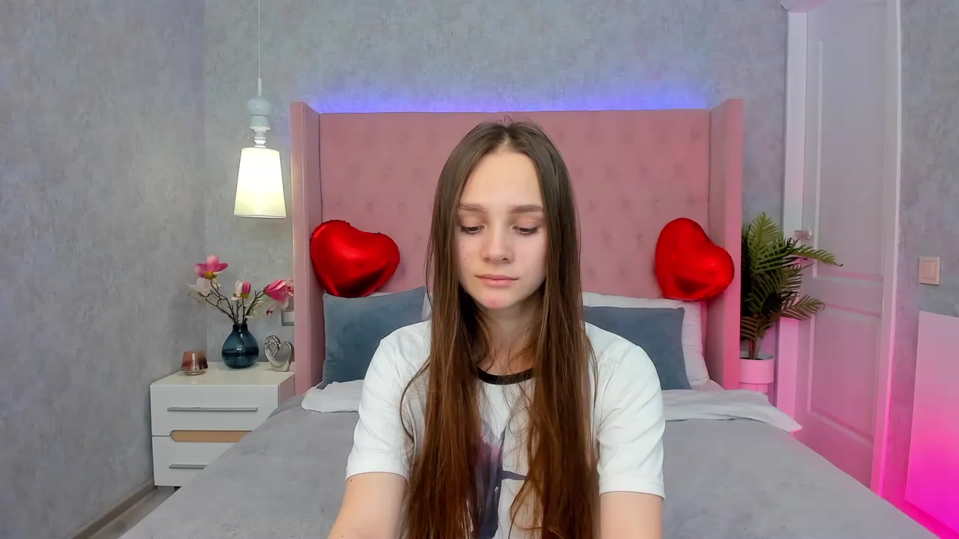 Gallery image thumbnail from AfinaShy's myfreecams stream on, 02/13/2023, 09:16 image 18 of 20