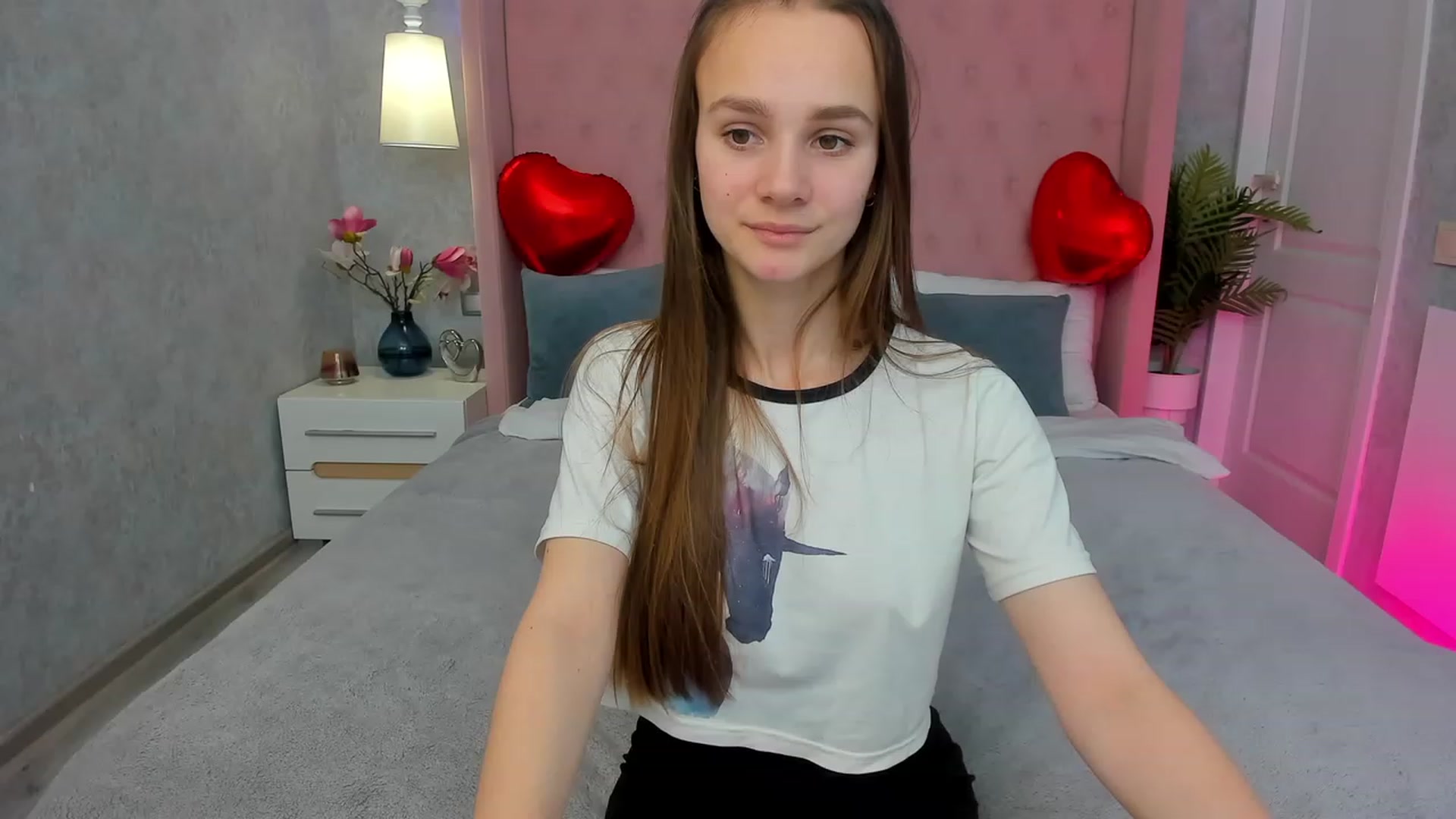 Gallery image thumbnail from AfinaShy's myfreecams stream on, 02/13/2023, 09:16 image 6 of 20