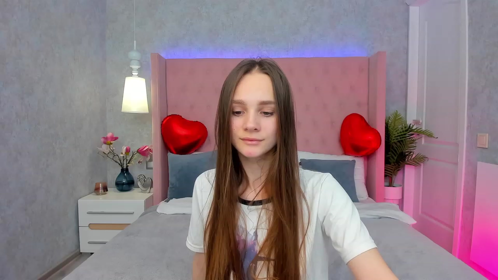 Gallery image thumbnail from AfinaShy's myfreecams stream on, 02/13/2023, 09:16 image 17 of 20