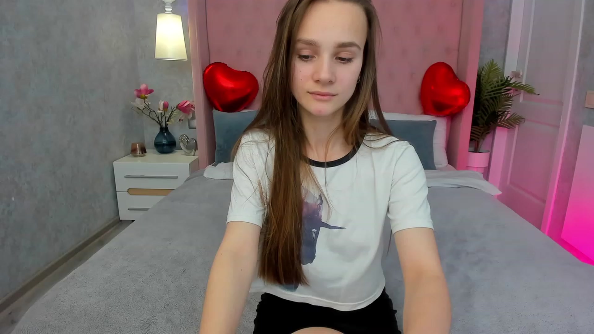 Gallery image thumbnail from AfinaShy's myfreecams stream on, 02/13/2023, 09:16 image 7 of 20