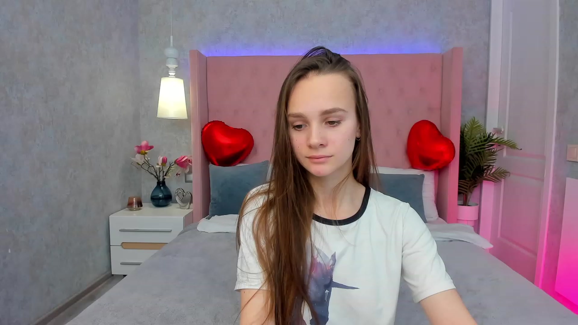 Gallery image thumbnail from AfinaShy's myfreecams stream on, 02/13/2023, 09:16 image 2 of 20