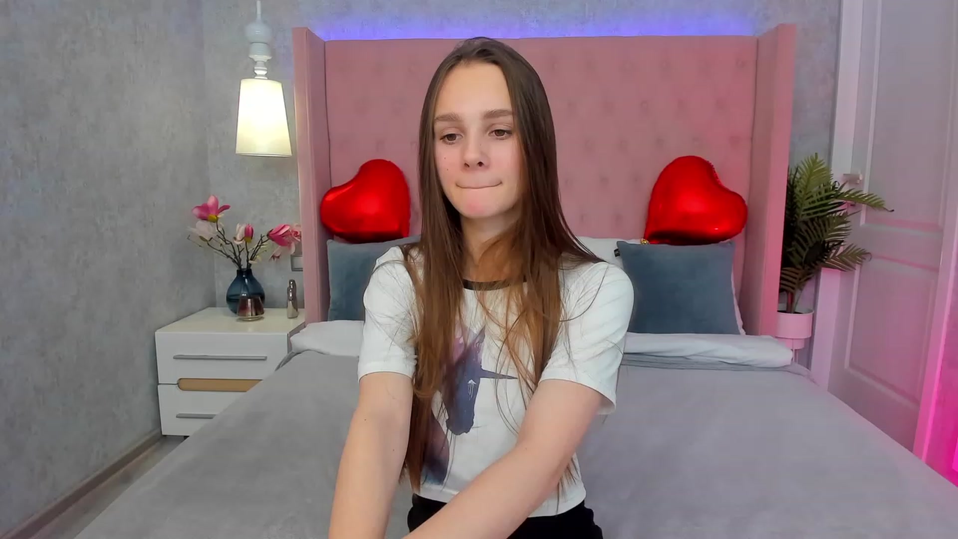 Gallery image thumbnail from AfinaShy's myfreecams stream on, 02/13/2023, 11:27 image 12 of 20