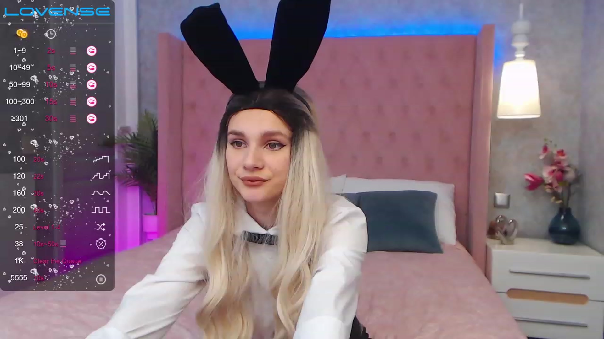 Gallery image thumbnail from AfinaShy's myfreecams stream on, 03/27/2023, 13:52 image 5 of 20