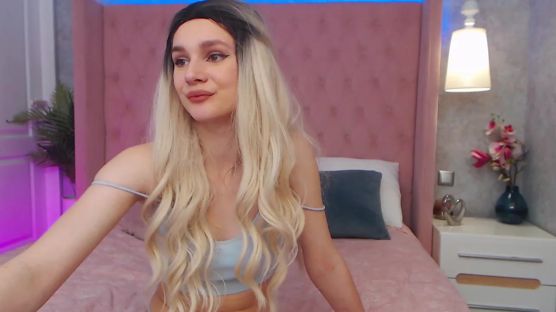 Gallery image thumbnail from AfinaShy's myfreecams stream on, 03/27/2023, 15:57 image 5 of 20
