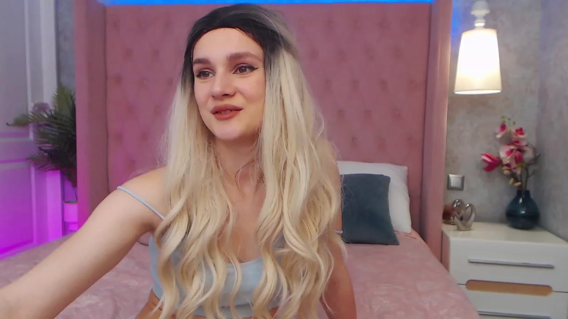 Gallery image thumbnail from AfinaShy's myfreecams stream on, 03/27/2023, 15:57 image 3 of 20