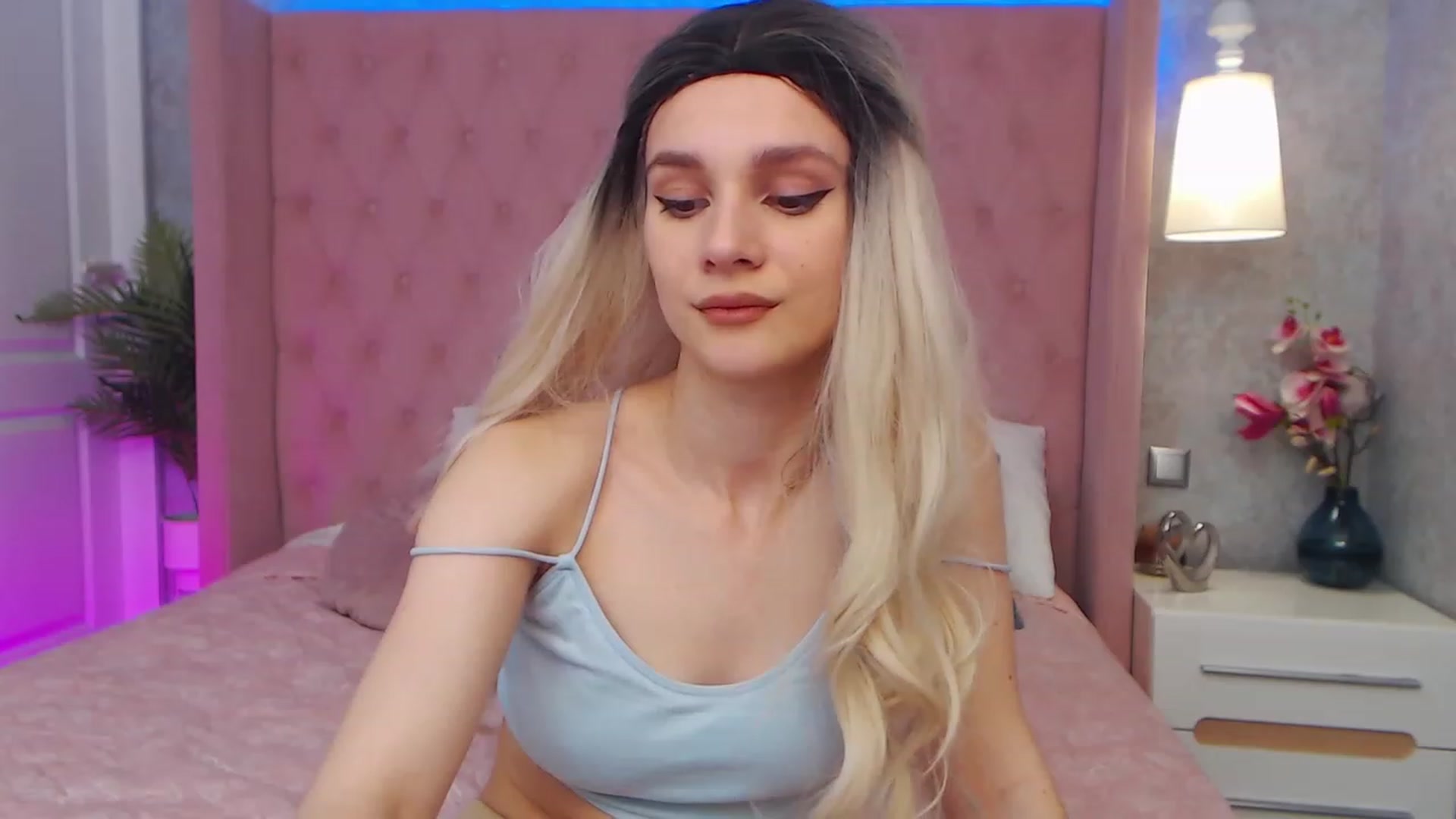 Gallery image thumbnail from AfinaShy's myfreecams stream on, 03/27/2023, 15:57 image 13 of 20