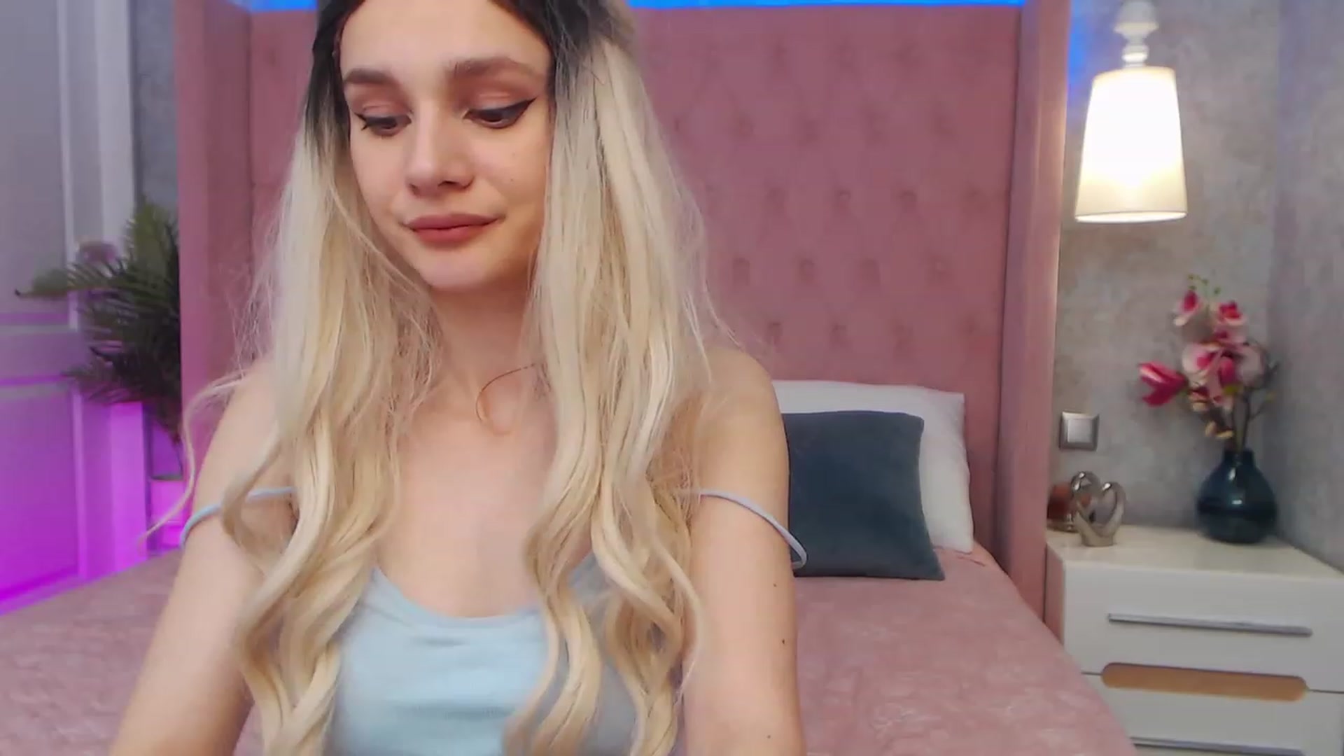 Gallery image thumbnail from AfinaShy's myfreecams stream on, 03/27/2023, 15:57 image 10 of 20