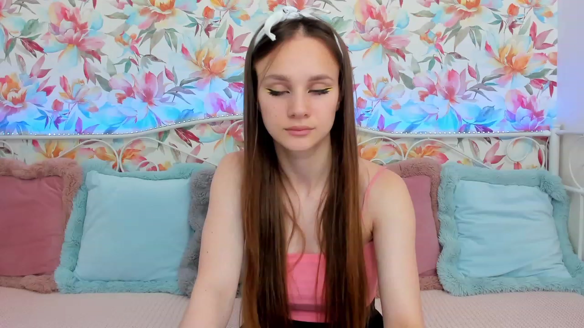 Gallery image thumbnail from AfinaShy's myfreecams stream on, 06/19/2023, 13:28 image 20 of 20