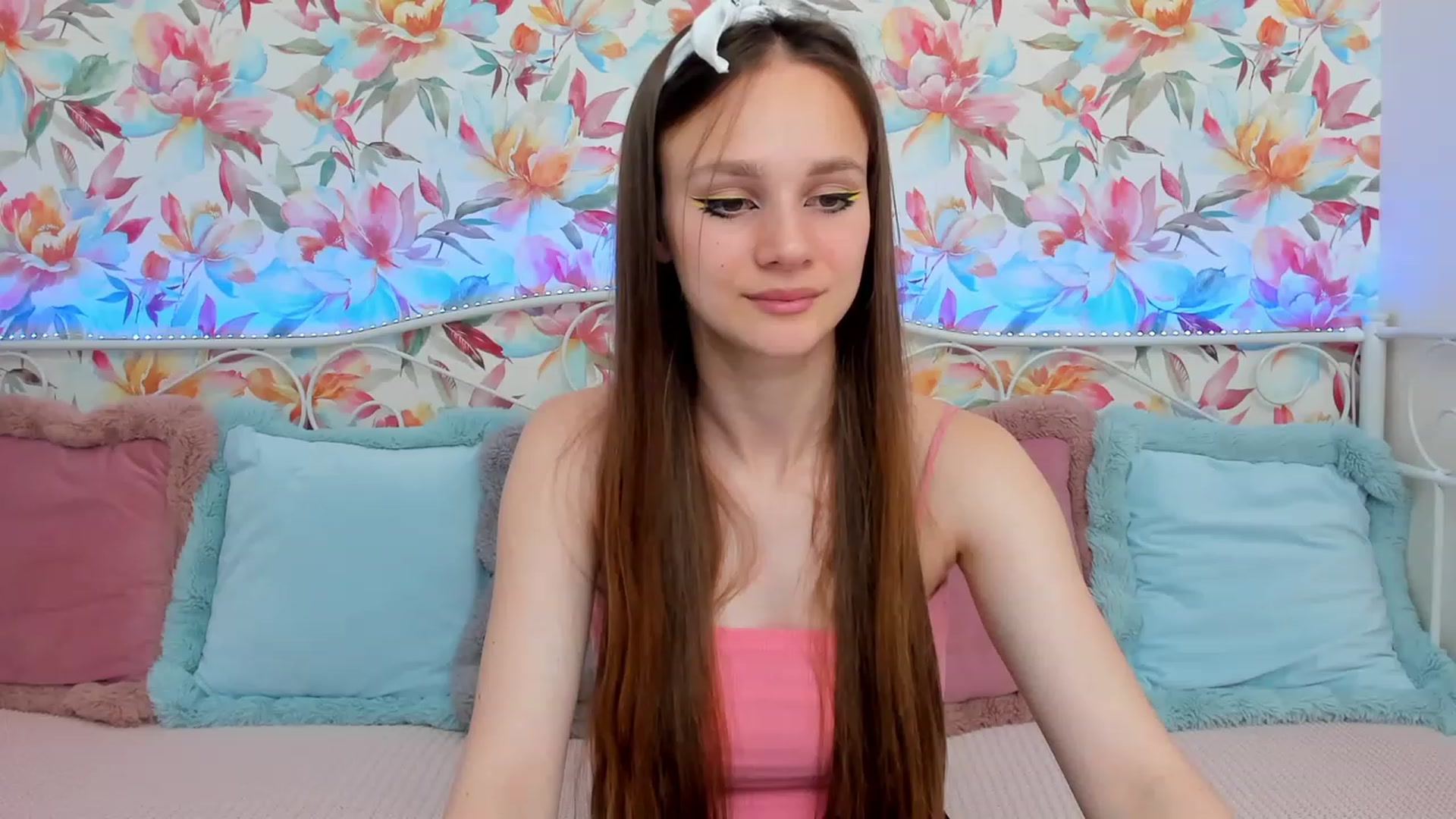 Gallery image thumbnail from AfinaShy's myfreecams stream on, 06/19/2023, 14:29 image 20 of 20