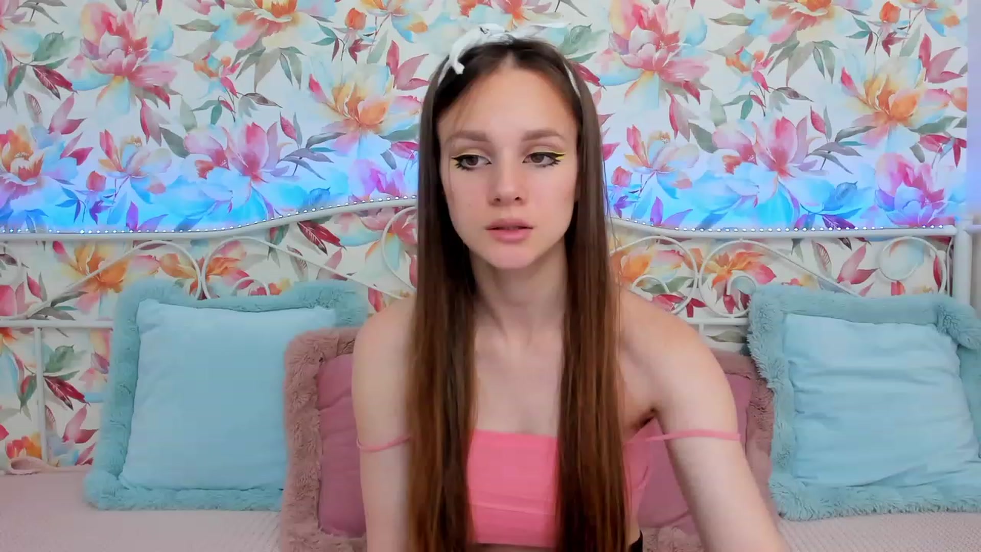 Gallery image thumbnail from AfinaShy's myfreecams stream on, 06/19/2023, 17:03 image 19 of 20