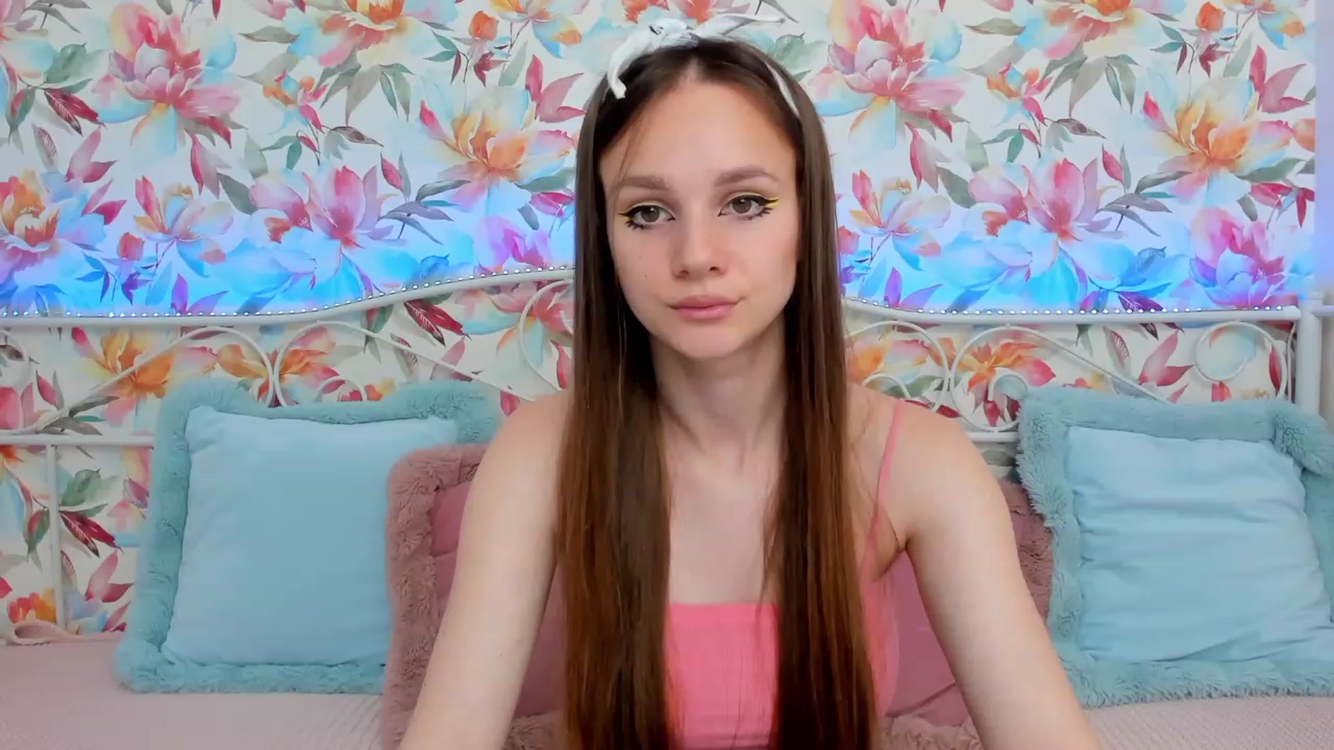 Gallery image thumbnail from AfinaShy's myfreecams stream on, 06/19/2023, 17:03 image 9 of 20
