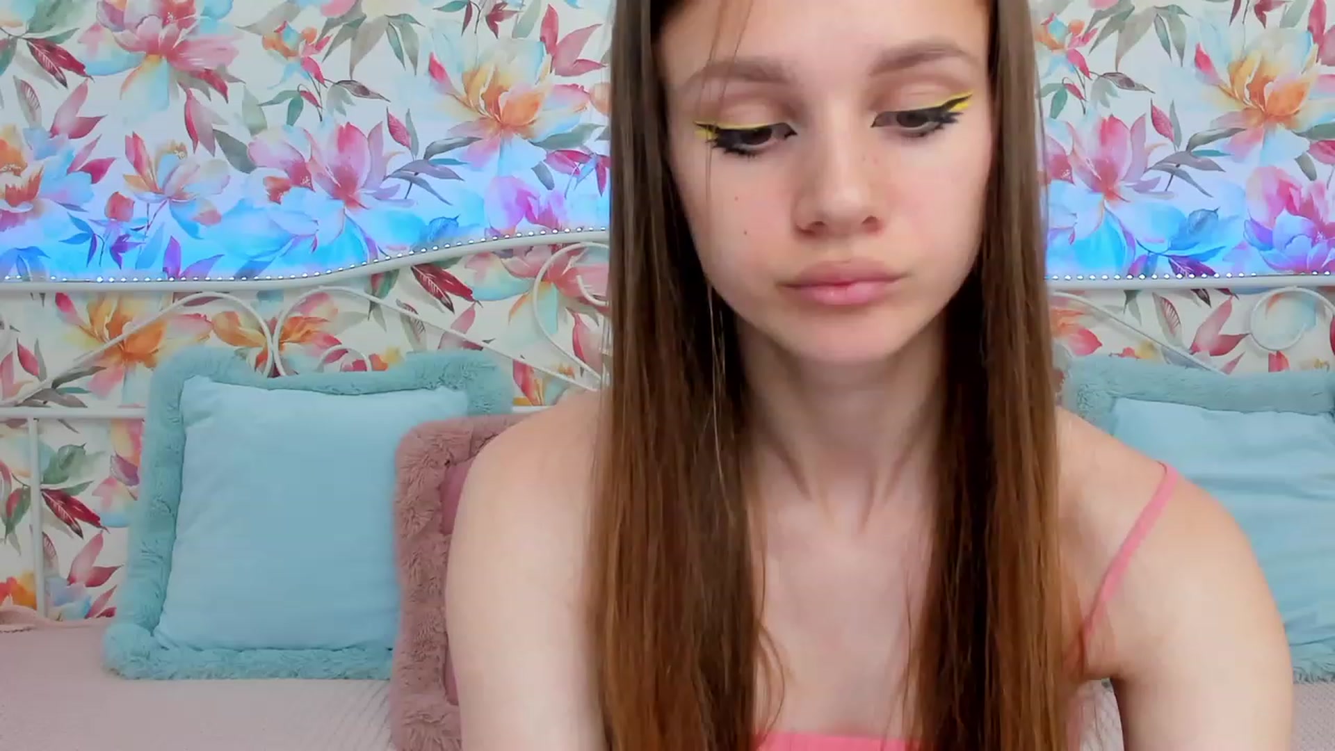 Gallery image thumbnail from AfinaShy's myfreecams stream on, 06/19/2023, 17:03 image 6 of 20