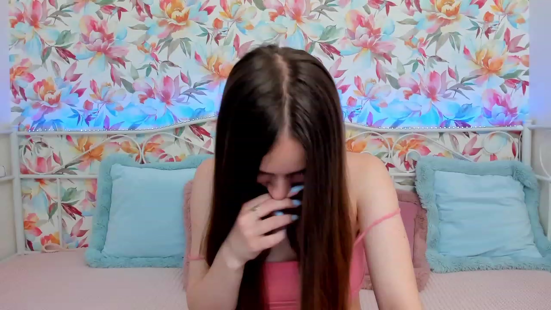 Gallery image thumbnail from AfinaShy's myfreecams stream on, 06/19/2023, 18:46 image 9 of 20