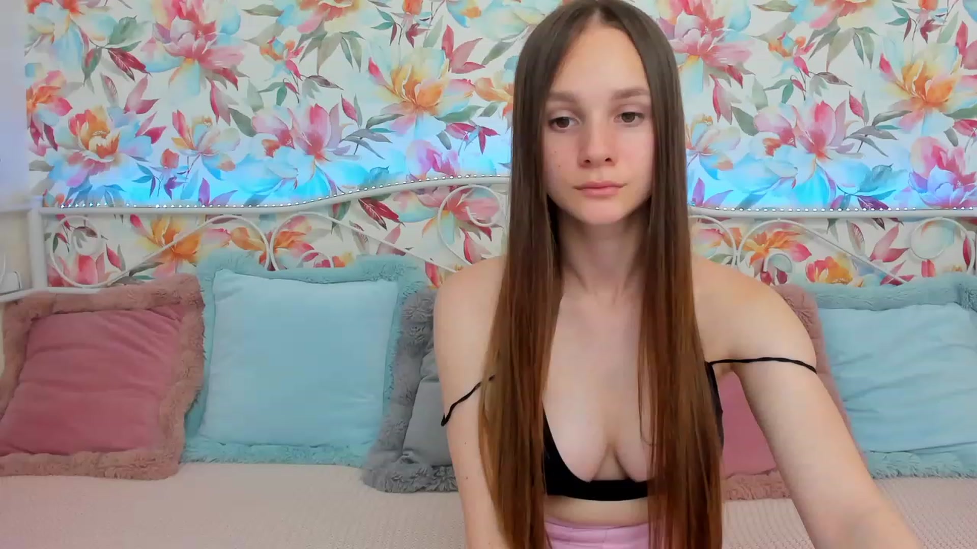 Gallery image thumbnail from AfinaShy's myfreecams stream on, 06/20/2023, 16:48 image 14 of 20