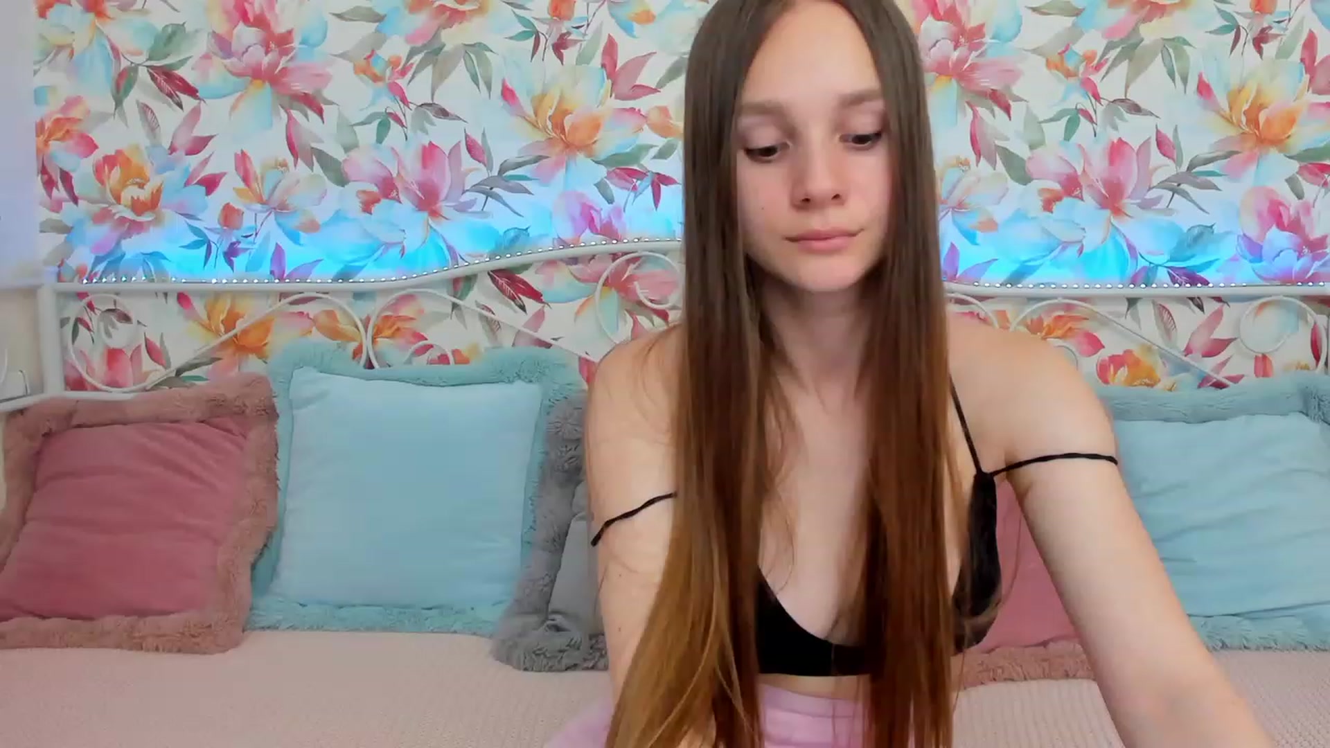 Gallery image thumbnail from AfinaShy's myfreecams stream on, 06/20/2023, 16:48 image 10 of 20