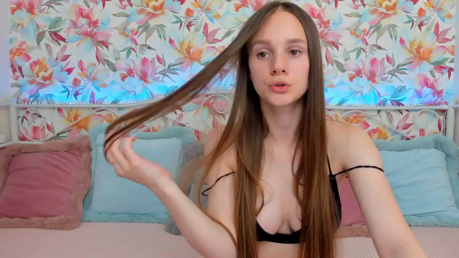 Gallery image thumbnail from AfinaShy's myfreecams stream on, 06/20/2023, 18:57 image 18 of 20