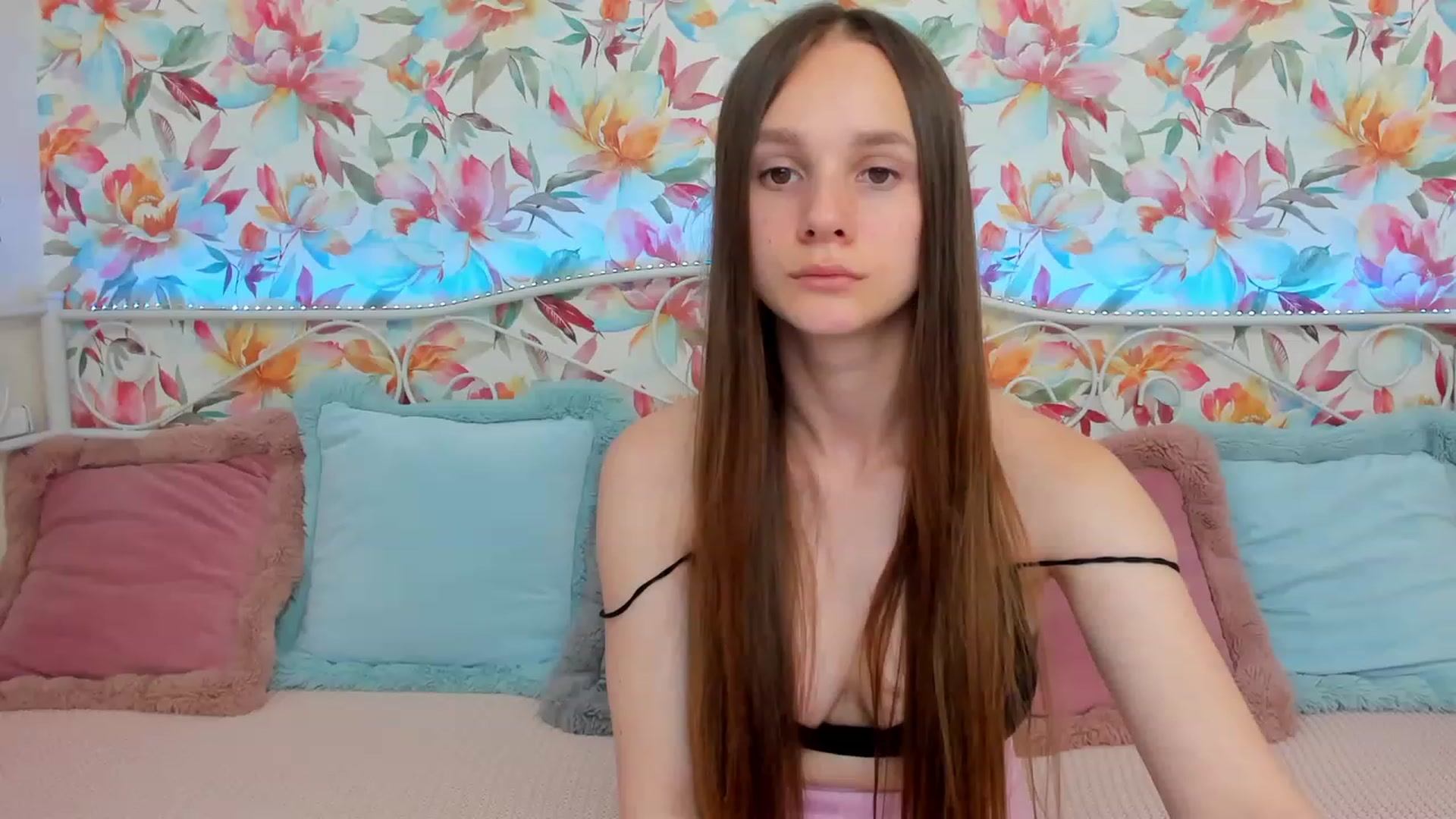 Gallery image thumbnail from AfinaShy's myfreecams stream on, 06/20/2023, 18:57 image 2 of 20
