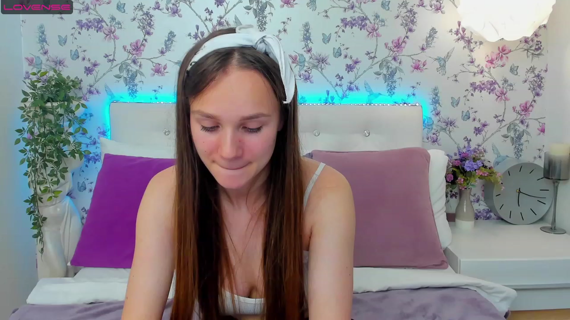 Gallery image thumbnail from AfinaShy's myfreecams stream on, 06/21/2023, 16:40 image 15 of 20