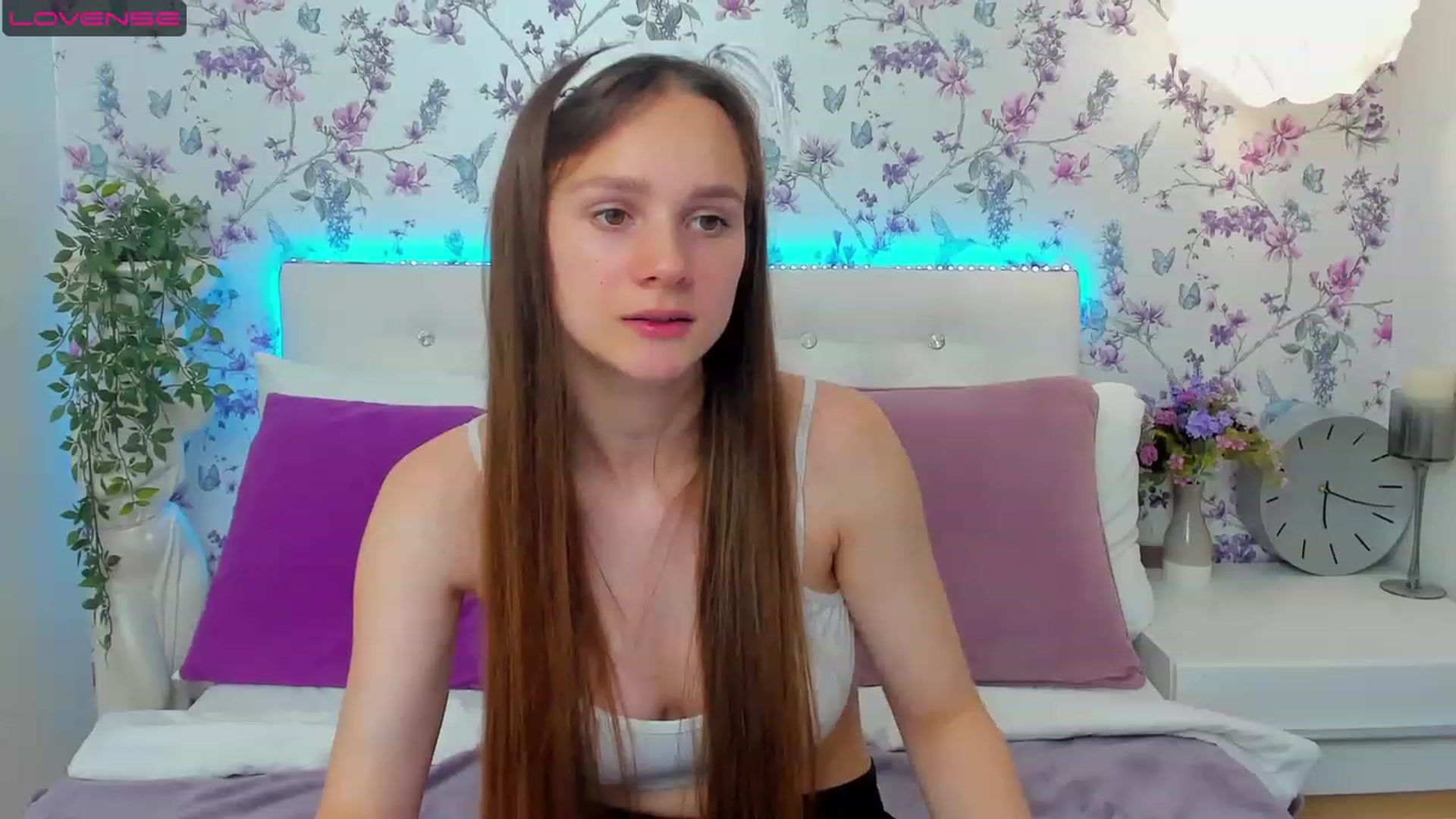 Gallery image thumbnail from AfinaShy's myfreecams stream on, 06/21/2023, 16:40 image 16 of 20