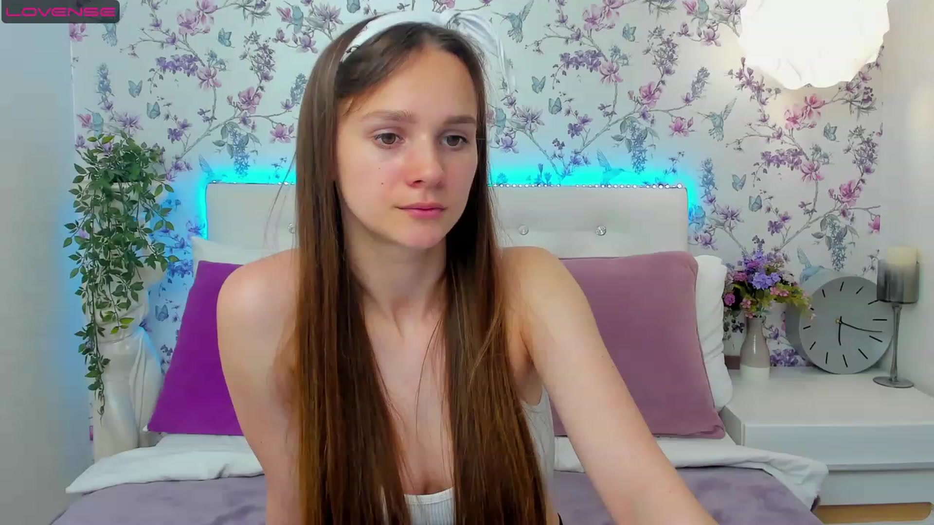 Gallery image thumbnail from AfinaShy's myfreecams stream on, 06/21/2023, 18:10 image 3 of 20