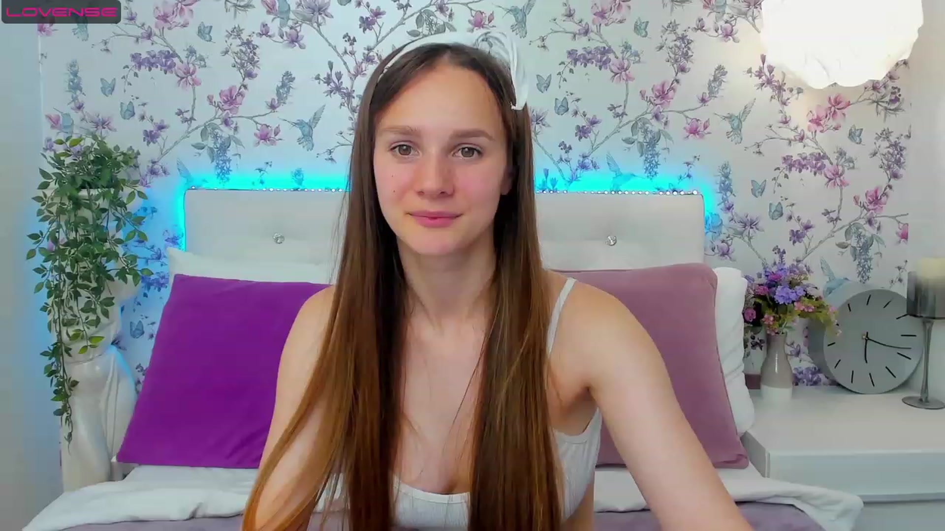 Gallery image thumbnail from AfinaShy's myfreecams stream on, 06/21/2023, 18:10 image 6 of 20