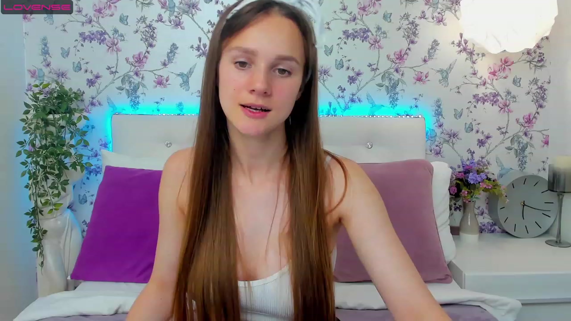 Gallery image thumbnail from AfinaShy's myfreecams stream on, 06/21/2023, 18:10 image 12 of 20