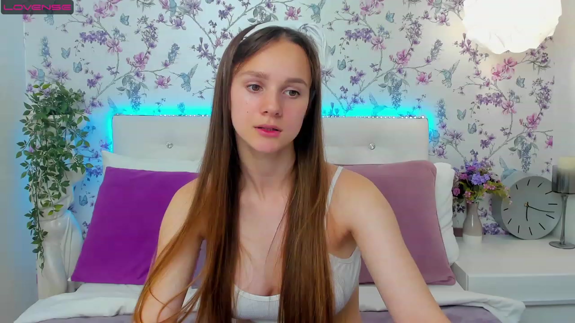 Gallery image thumbnail from AfinaShy's myfreecams stream on, 06/21/2023, 18:10 image 5 of 20