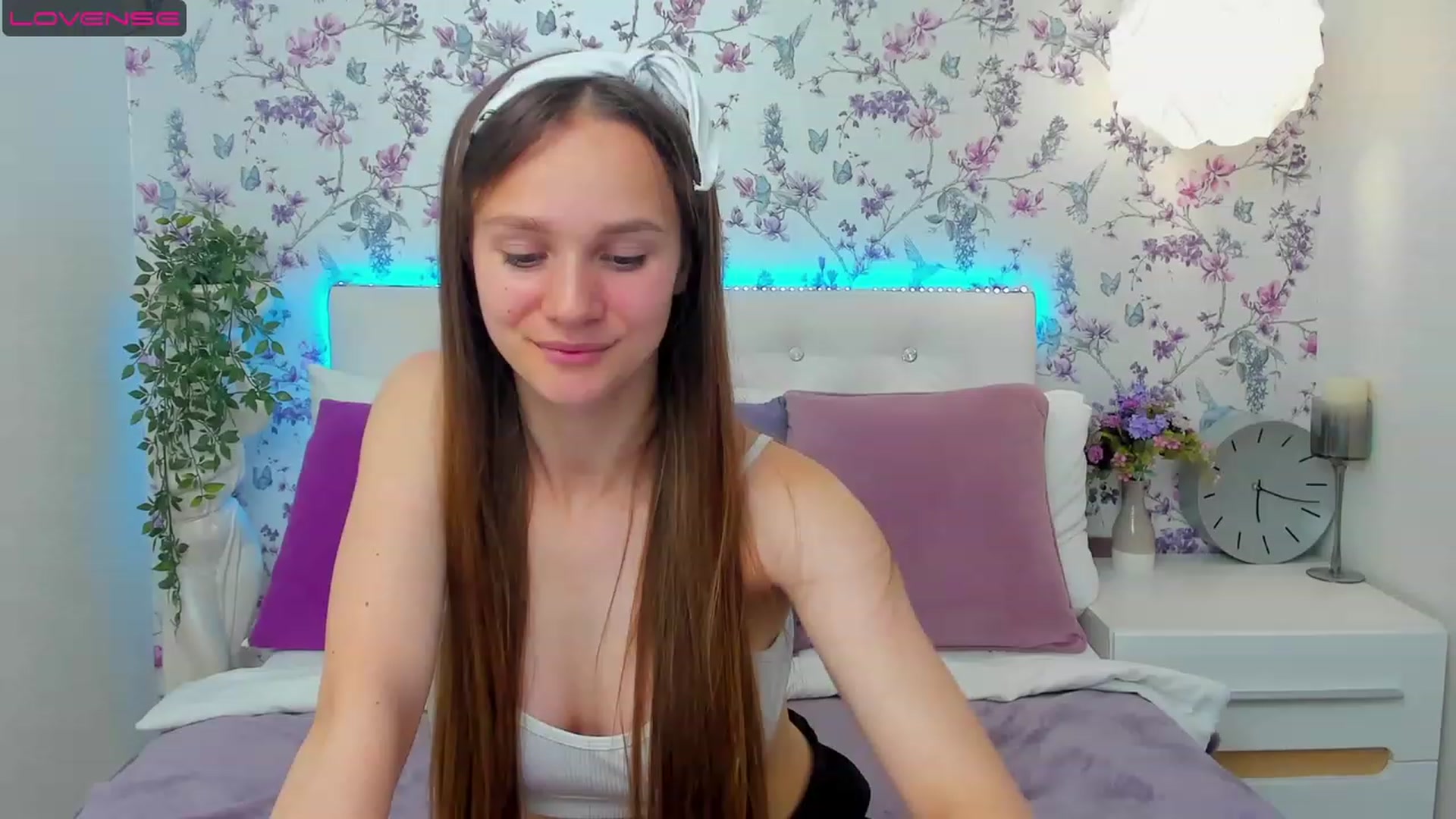 Gallery image thumbnail from AfinaShy's myfreecams stream on, 06/21/2023, 18:10 image 15 of 20