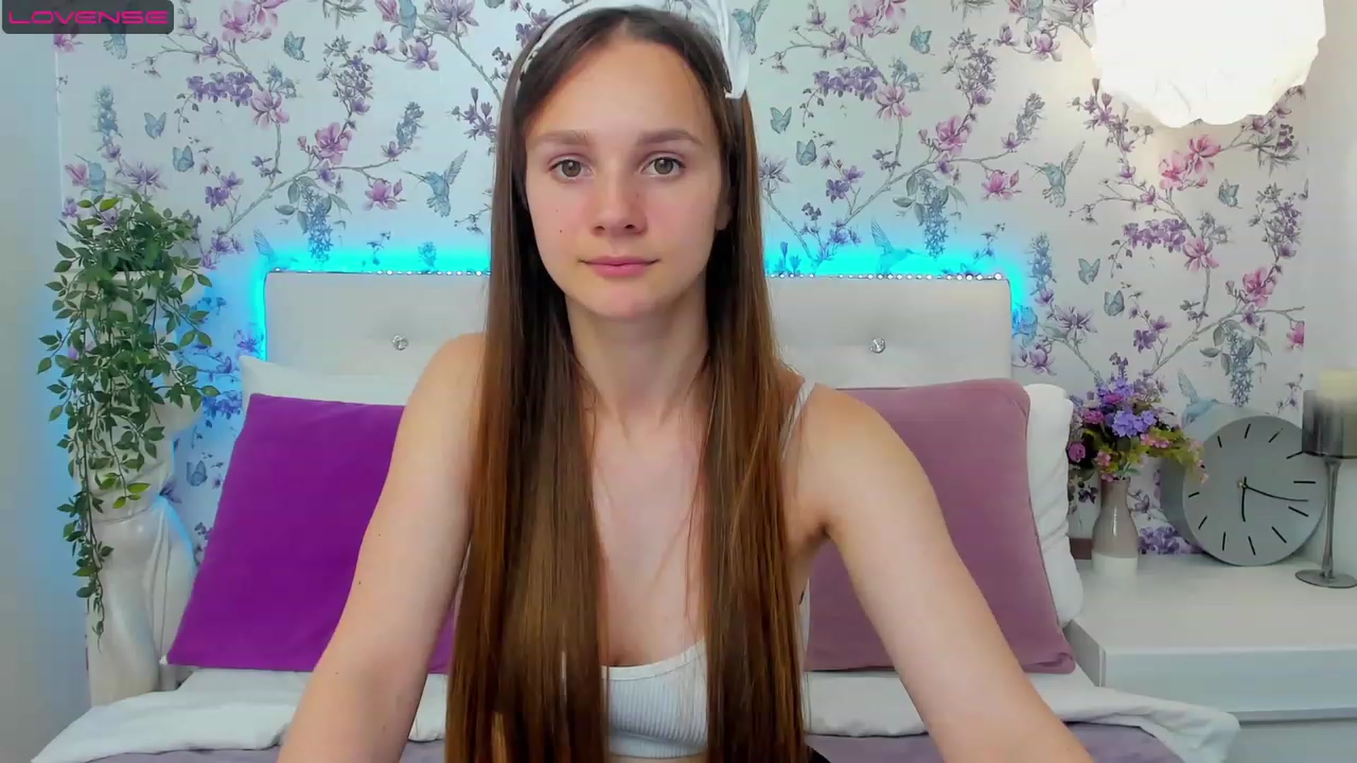 Gallery image thumbnail from AfinaShy's myfreecams stream on, 06/21/2023, 18:10 image 7 of 20
