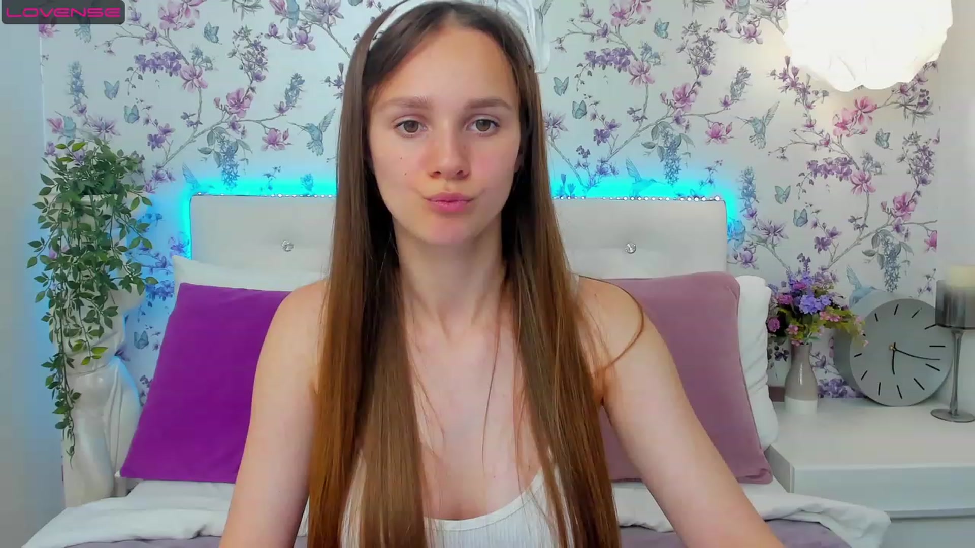 Gallery image thumbnail from AfinaShy's myfreecams stream on, 06/21/2023, 18:10 image 14 of 20