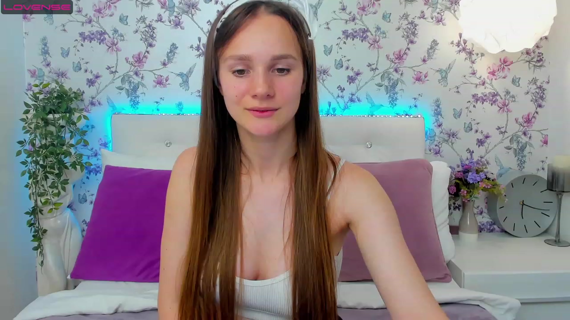 Gallery image thumbnail from AfinaShy's myfreecams stream on, 06/21/2023, 18:10 image 8 of 20