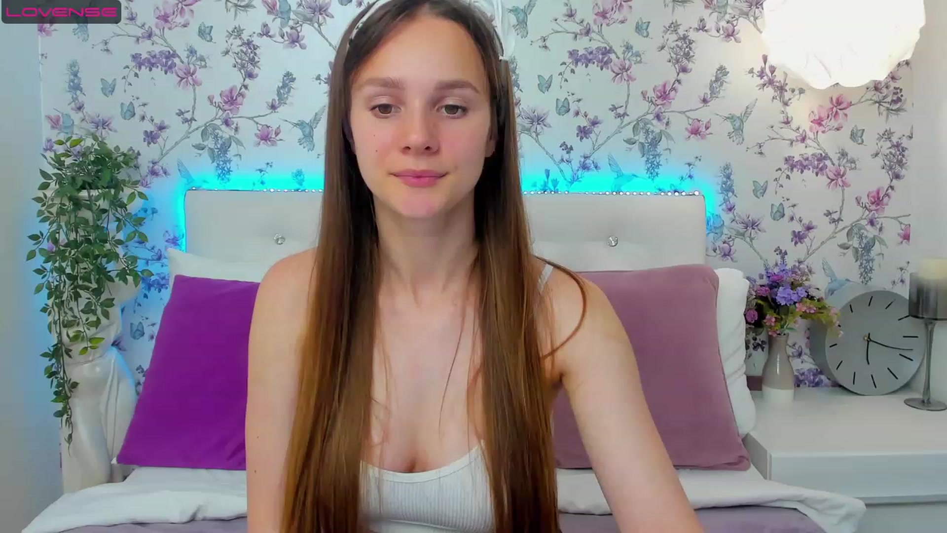 Gallery image thumbnail from AfinaShy's myfreecams stream on, 06/21/2023, 18:10 image 13 of 20