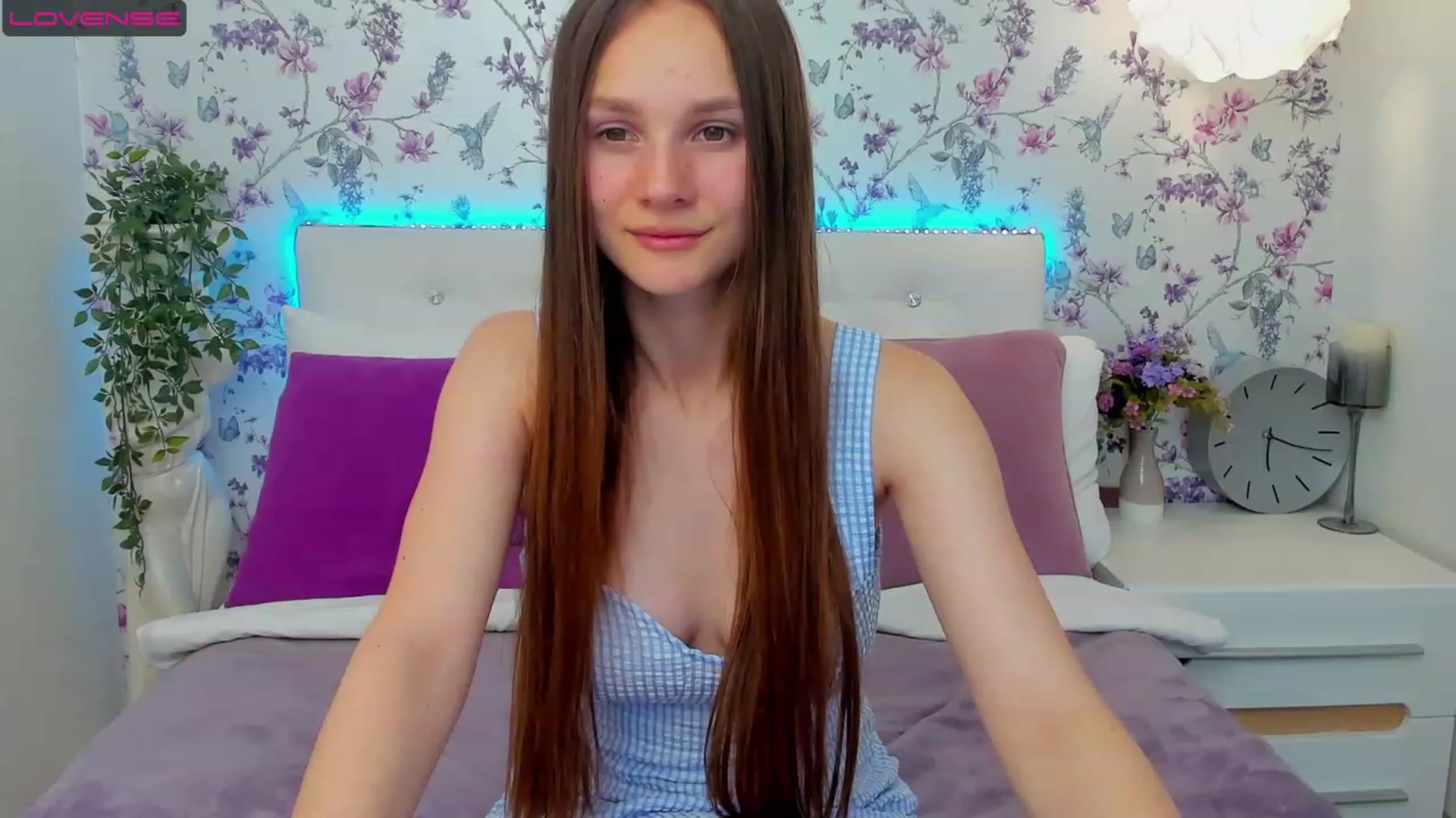 Gallery image thumbnail from AfinaShy's myfreecams stream on, 06/22/2023, 13:12 image 2 of 20