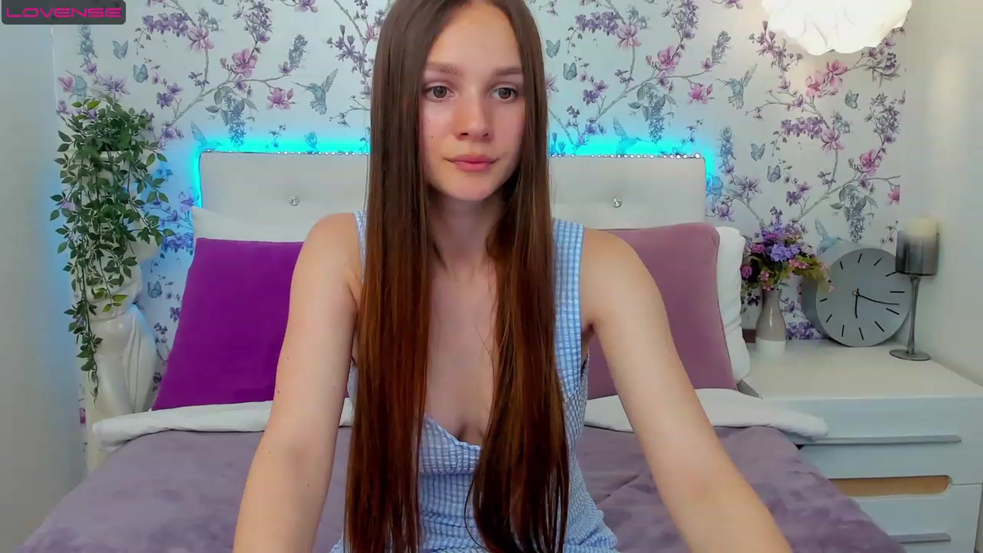Gallery image thumbnail from AfinaShy's myfreecams stream on, 06/22/2023, 13:12 image 3 of 20