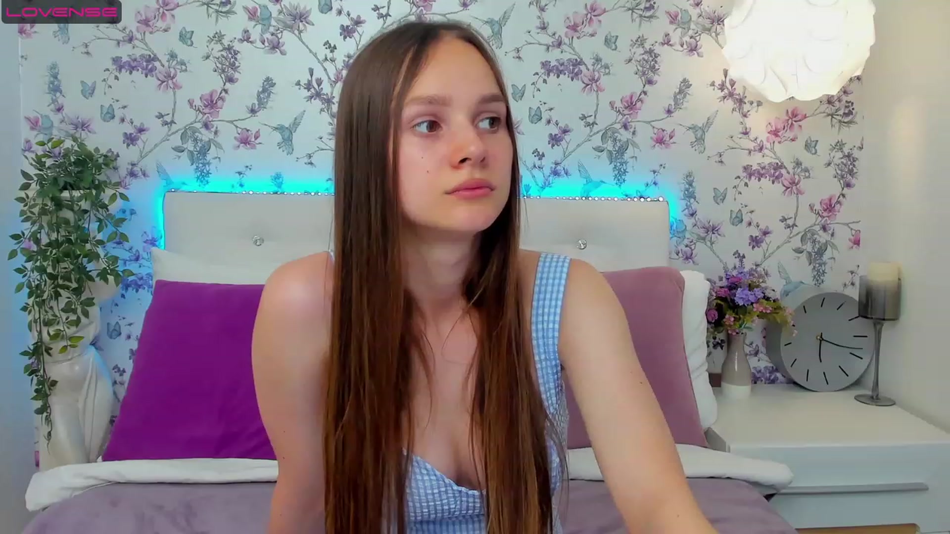 Gallery image thumbnail from AfinaShy's myfreecams stream on, 06/22/2023, 13:12 image 14 of 20
