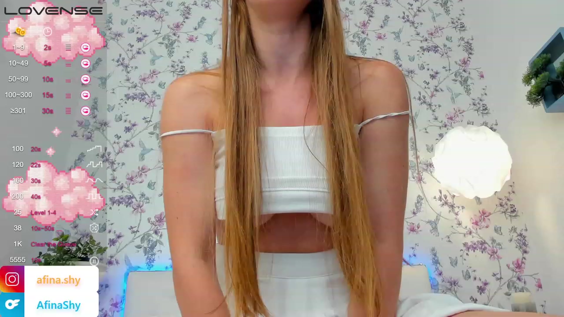 Gallery image thumbnail from AfinaShy's myfreecams stream on, 08/07/2023, 19:03 image 11 of 20
